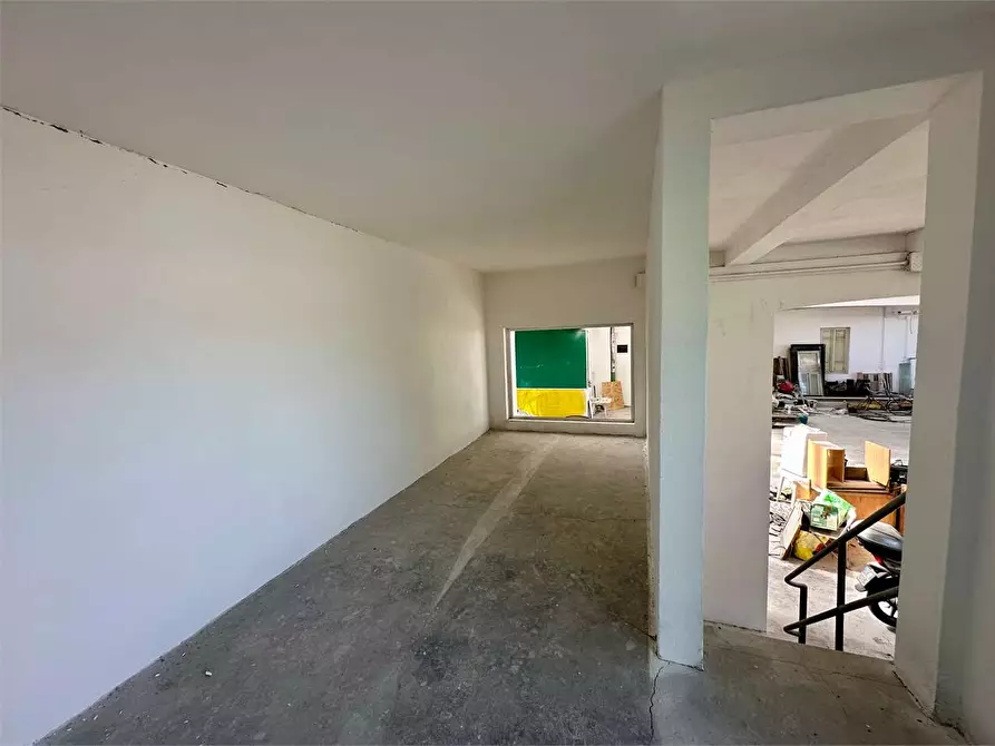 Immagine 5 di Magazzino in affitto  in VIA PESCIATINA a Lucca