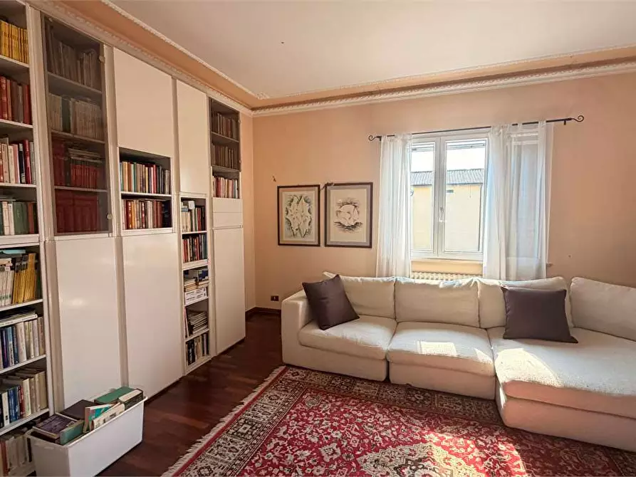 Immagine 4 di Villa in vendita  in via delle ville a Capannori