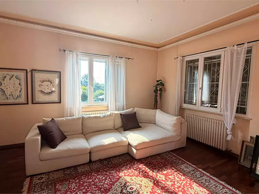 Immagine 5 di Villa in vendita  in via delle ville a Capannori