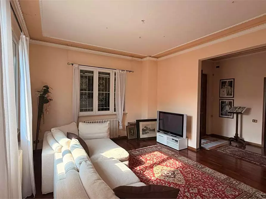 Immagine 3 di Villa in vendita  in via delle ville a Capannori