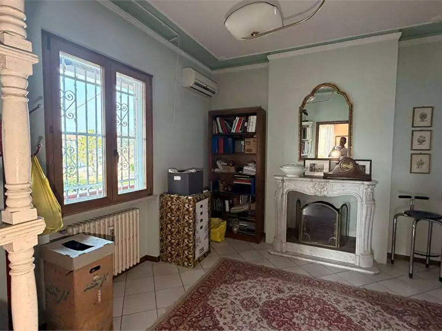 Immagine 6 di Villa in vendita  in via delle ville a Capannori