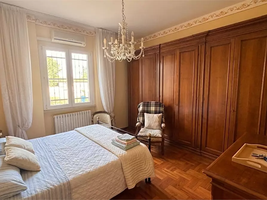 Immagine 14 di Villa in vendita  in via delle ville a Capannori