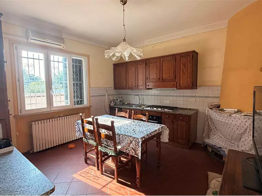 Immagine 18 di Villa in vendita  in via delle ville a Capannori