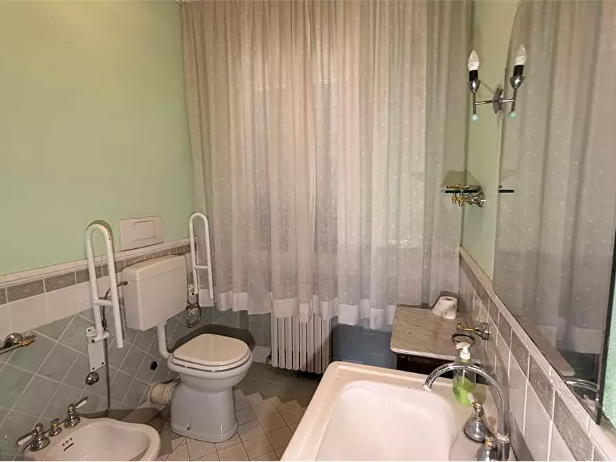 Immagine 21 di Villa in vendita  in via delle ville a Capannori