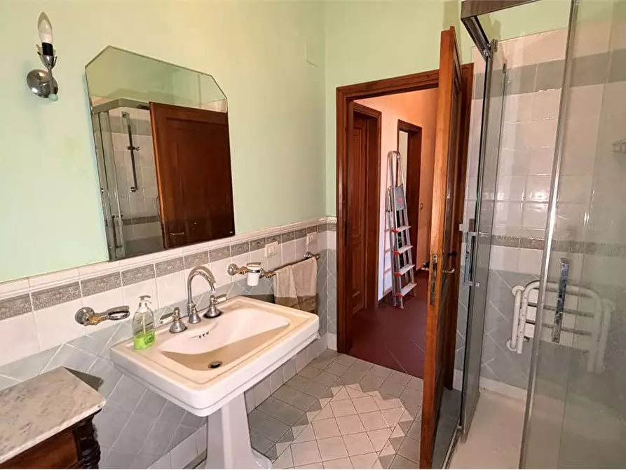 Immagine 22 di Villa in vendita  in via delle ville a Capannori