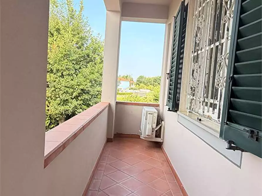 Immagine 26 di Villa in vendita  in via delle ville a Capannori