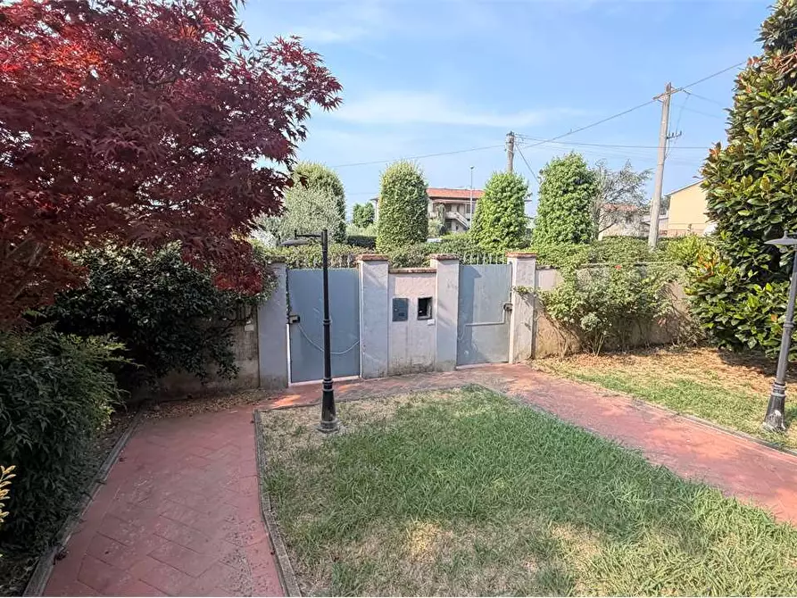 Immagine 30 di Villa in vendita  in via delle ville a Capannori