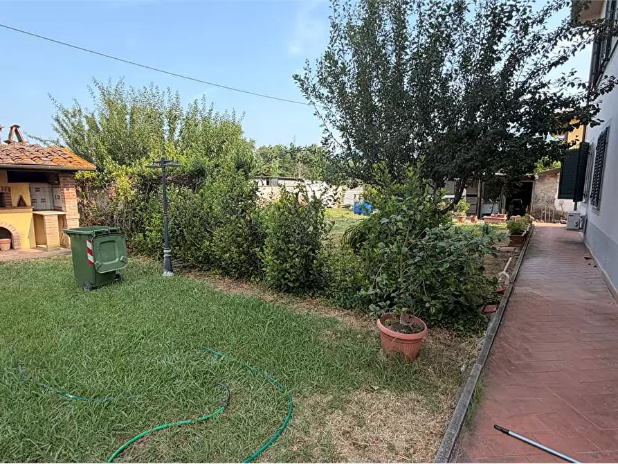 Immagine 32 di Villa in vendita  in via delle ville a Capannori
