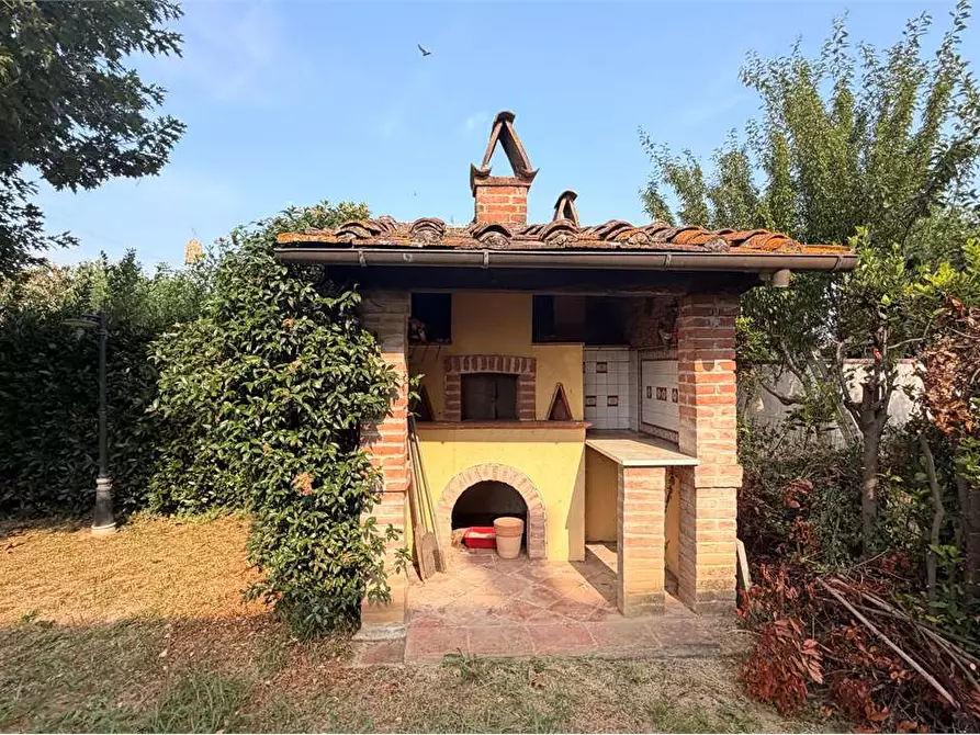 Immagine 33 di Villa in vendita  in via delle ville a Capannori