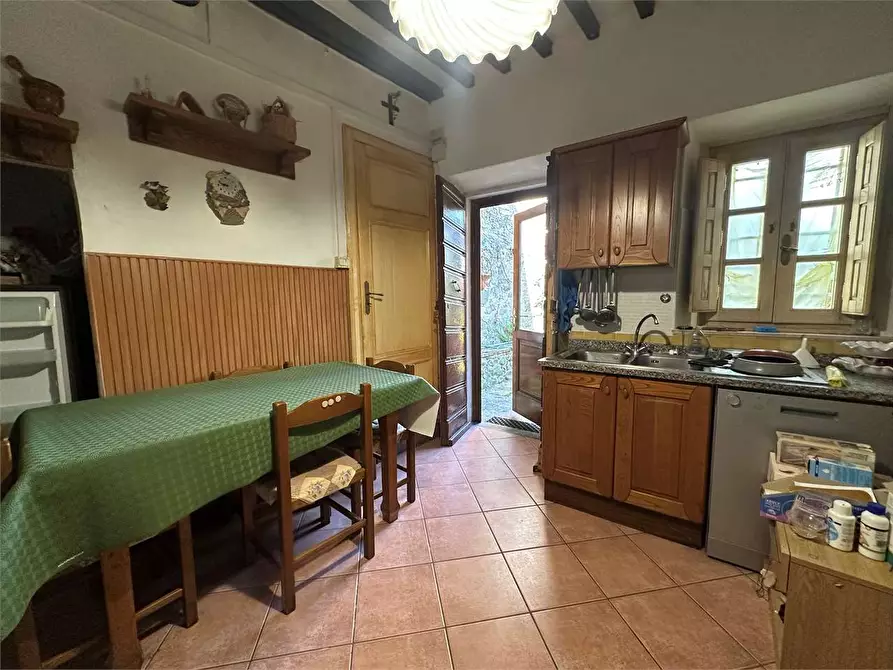 Immagine 8 di Porzione di casa in vendita  in via delle ville 493 a Capannori