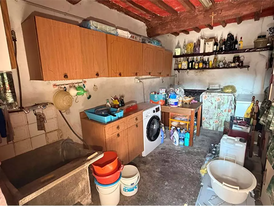 Immagine 12 di Porzione di casa in vendita  in via delle ville 493 a Capannori