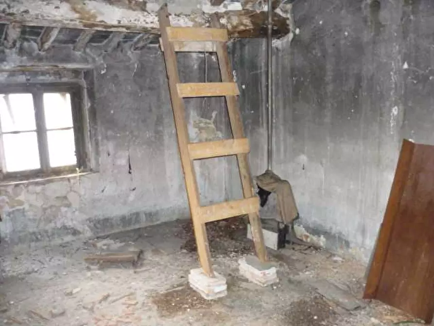 Immagine 6 di Porzione di casa in vendita  in carraia a Capannori