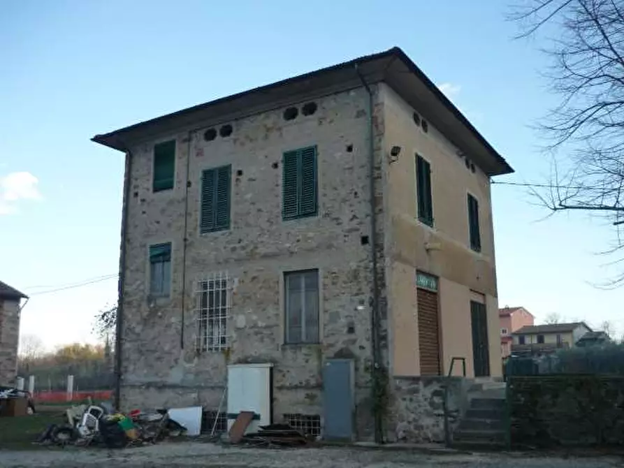 Immagine 1 di Villa in vendita  in via della pieve a Capannori