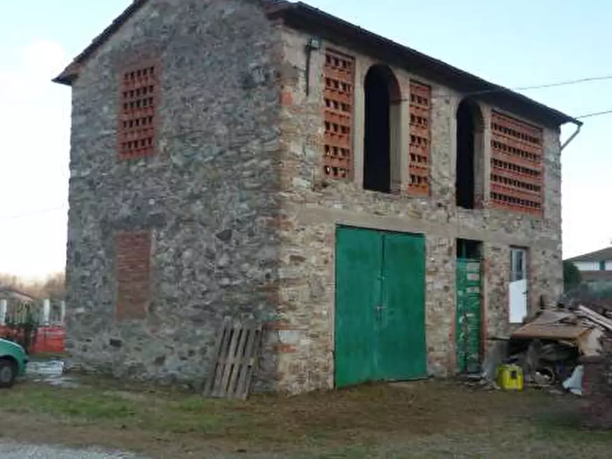 Immagine 9 di Villa in vendita  in via della pieve a Capannori