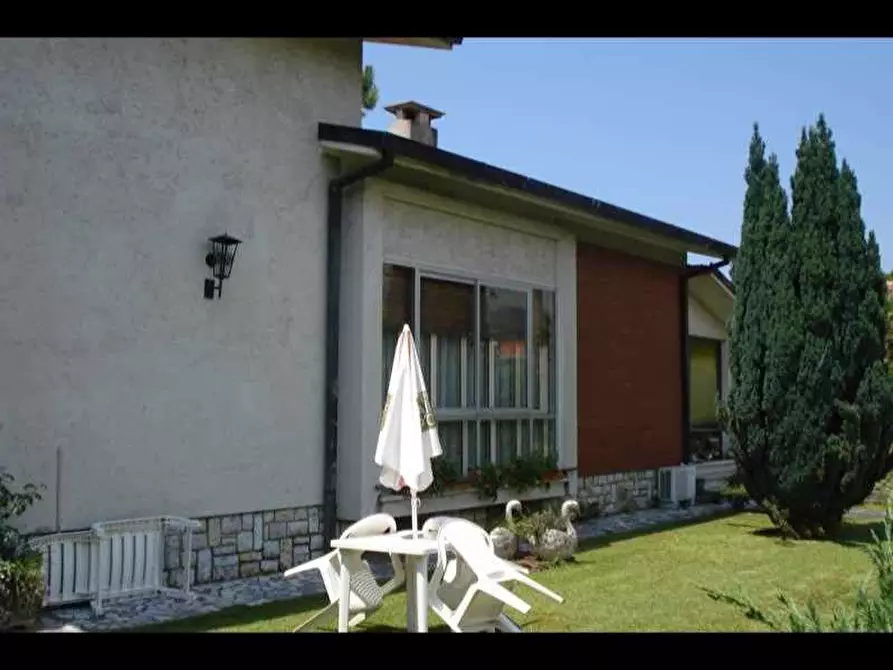 Immagine 1 di Villa in vendita  in seravezza a Seravezza