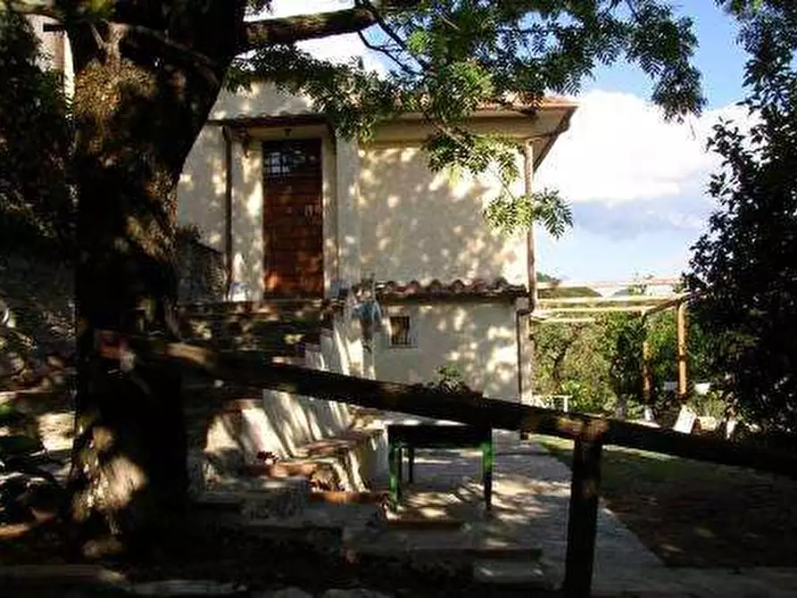 Immagine 2 di Porzione di casa in vendita  in strettoia a Pietrasanta