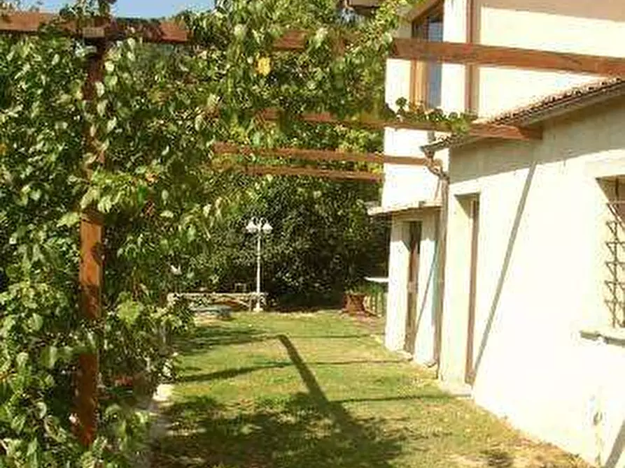 Immagine 3 di Porzione di casa in vendita  in strettoia a Pietrasanta