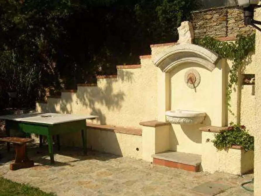 Immagine 4 di Porzione di casa in vendita  in strettoia a Pietrasanta