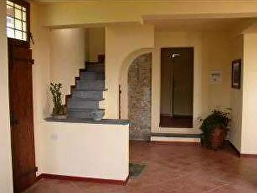Immagine 10 di Porzione di casa in vendita  in strettoia a Pietrasanta