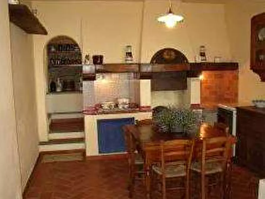 Immagine 12 di Porzione di casa in vendita  in strettoia a Pietrasanta