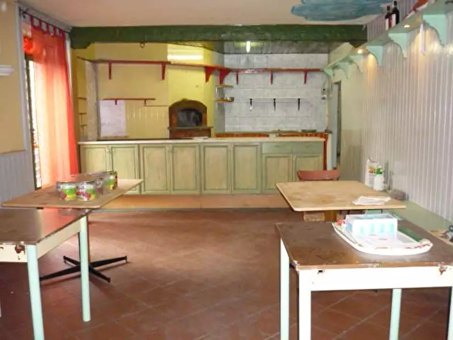 Immagine 3 di Negozio in vendita  in capannori a Capannori