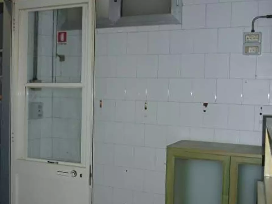 Immagine 9 di Negozio in vendita  in capannori a Capannori