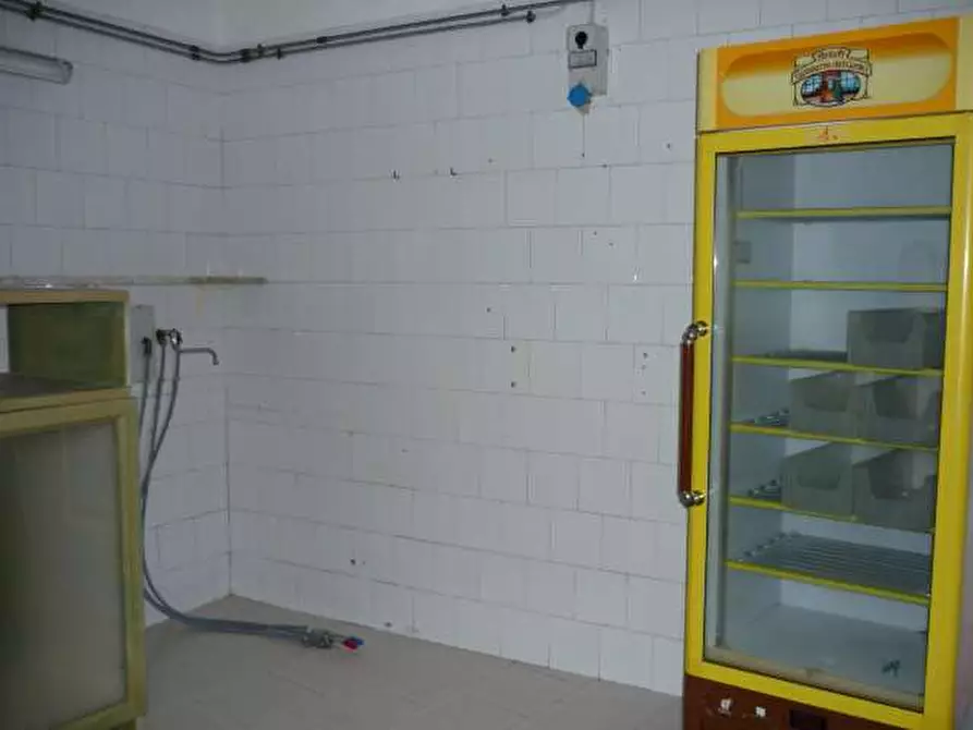 Immagine 11 di Negozio in vendita  in capannori a Capannori