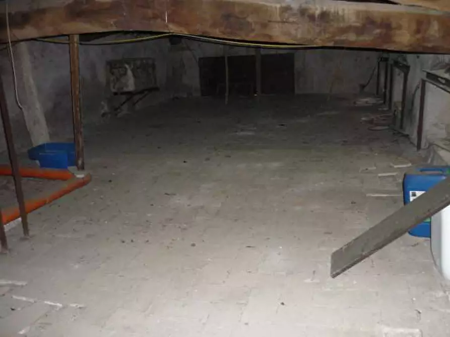 Immagine 13 di Negozio in vendita  in capannori a Capannori