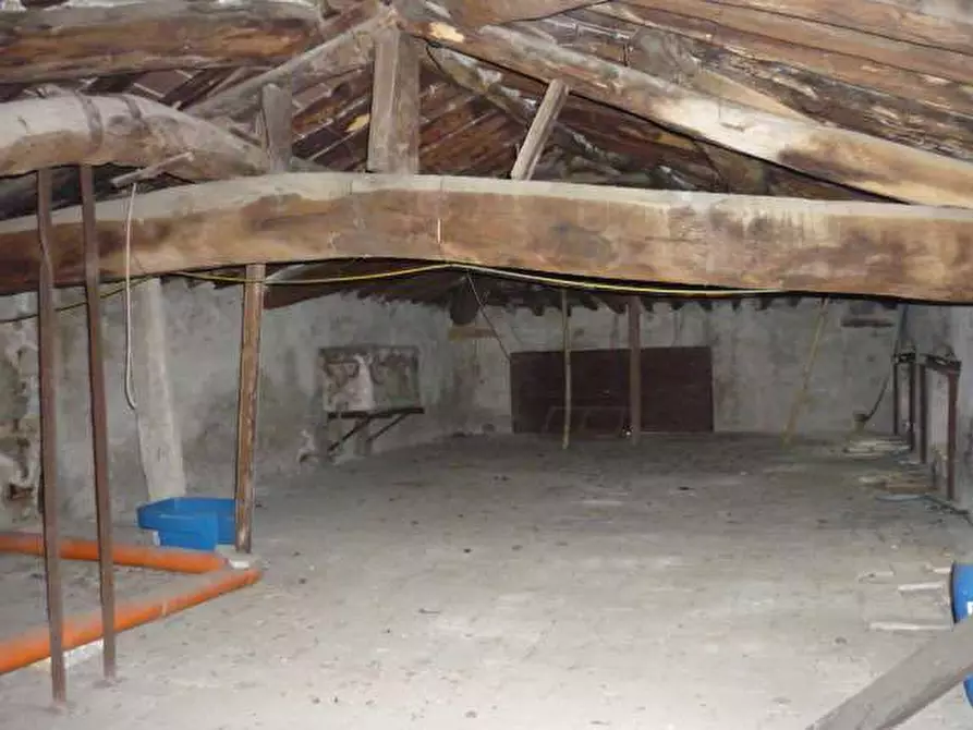 Immagine 14 di Negozio in vendita  in capannori a Capannori