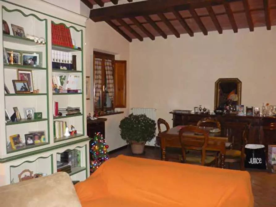 Immagine 2 di Porzione di casa in vendita  in Colle di Compito a Capannori