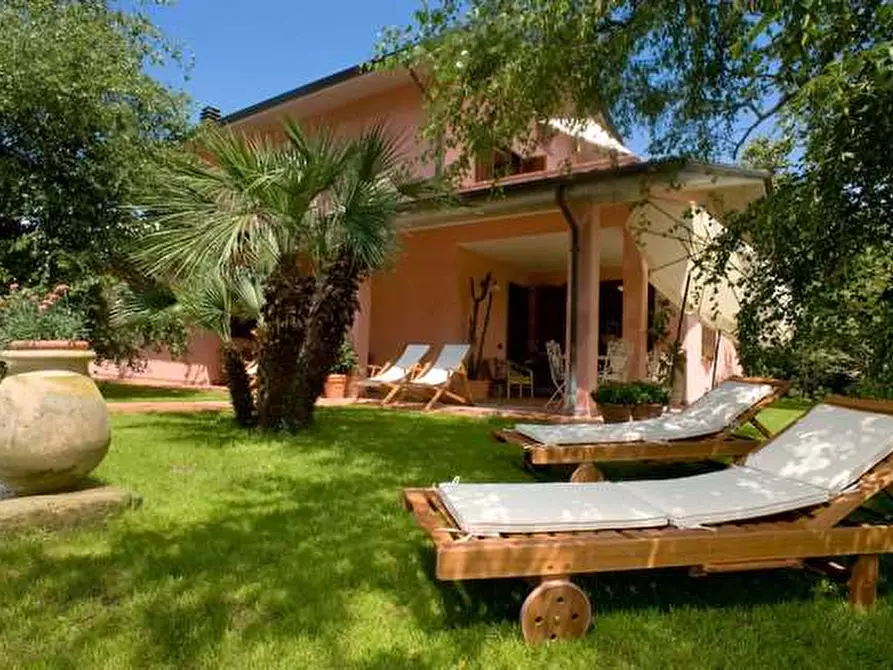 Immagine 2 di Villa in vendita  in lunigiana a Carrara