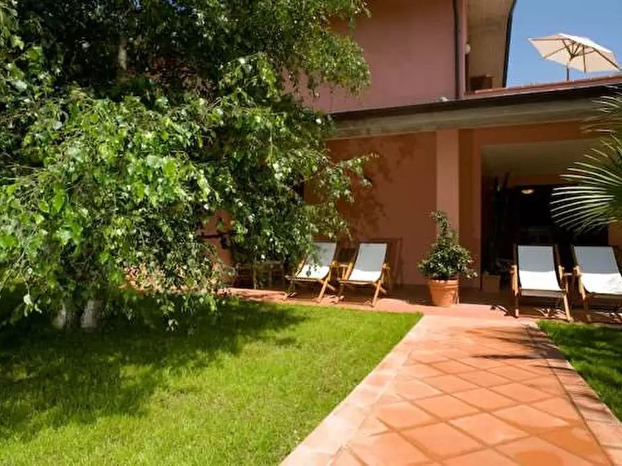 Immagine 3 di Villa in vendita  in lunigiana a Carrara