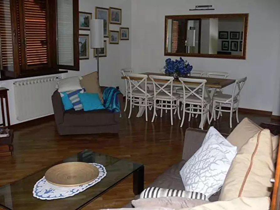 Immagine 25 di Villa in vendita  in lunigiana a Carrara