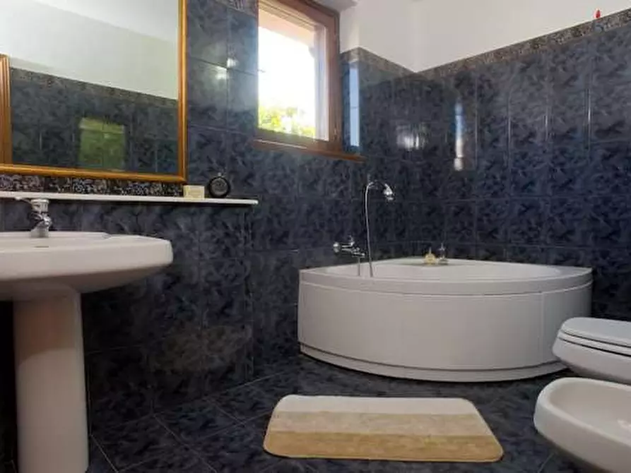 Immagine 35 di Villa in vendita  in lunigiana a Carrara