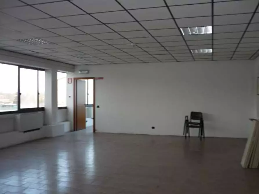 Immagine 1 di Ufficio in affitto  in guamo a Capannori