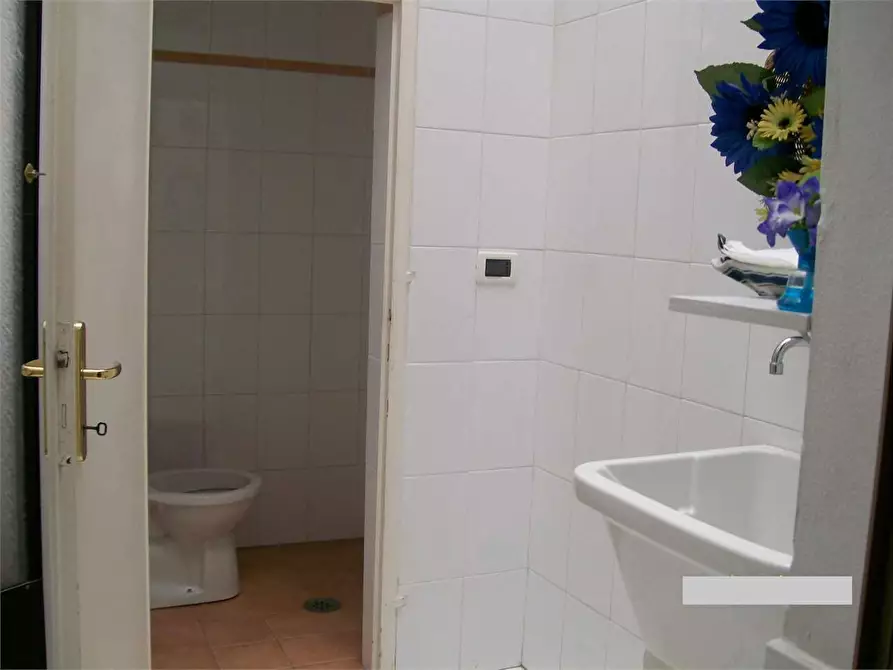 Immagine 6 di Negozio in vendita  in viareggio a Viareggio