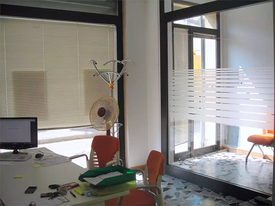 Immagine 1 di Ufficio in affitto  in arancio a Lucca