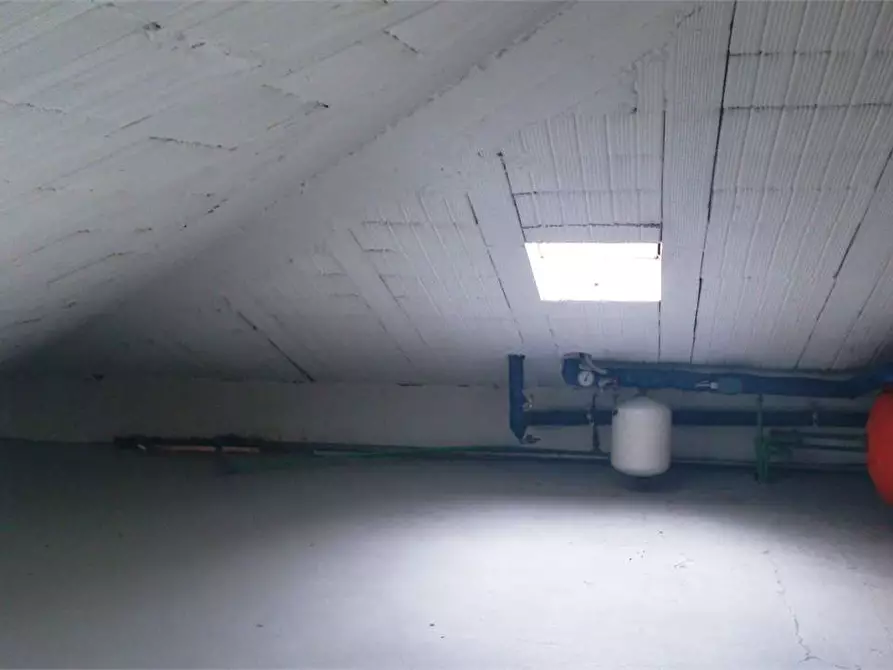 Immagine 2 di Negozio in affitto  in lunata a Capannori