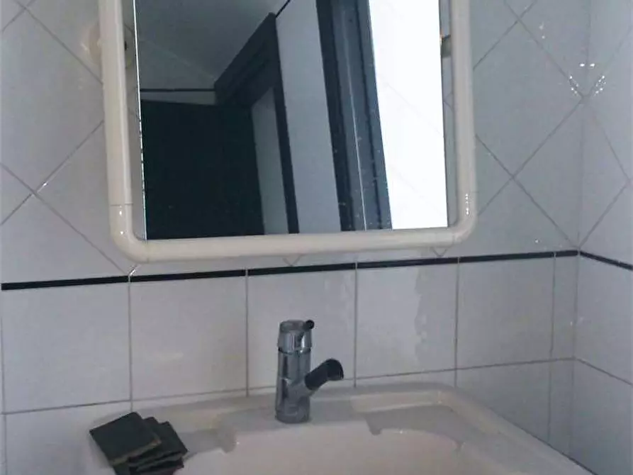 Immagine 4 di Negozio in affitto  in lunata a Capannori