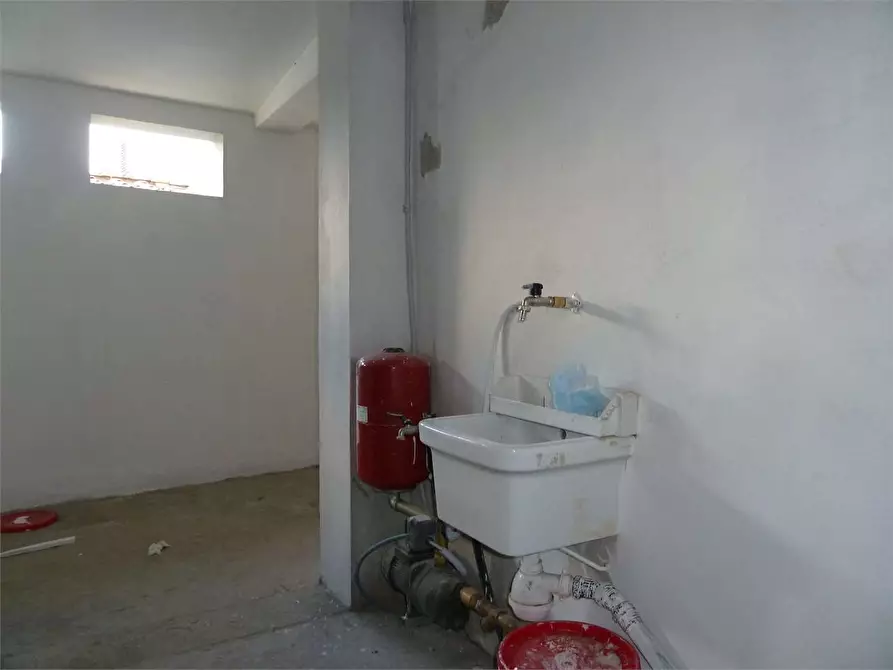 Immagine 8 di Laboratorio in affitto  in Segromigno a Capannori