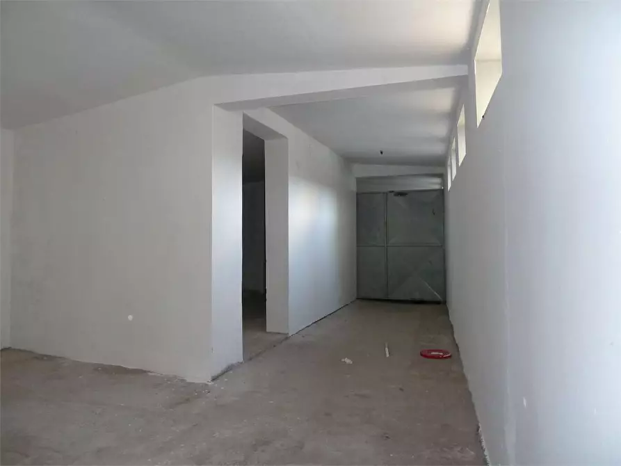 Immagine 12 di Laboratorio in affitto  in Segromigno a Capannori