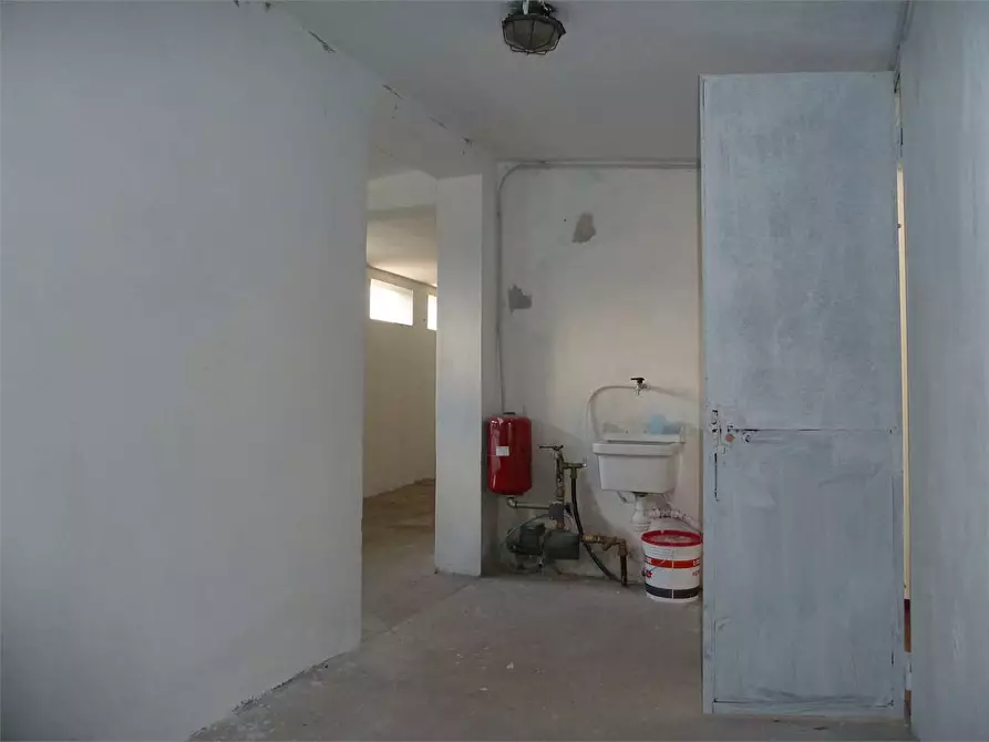 Immagine 13 di Laboratorio in affitto  in Segromigno a Capannori