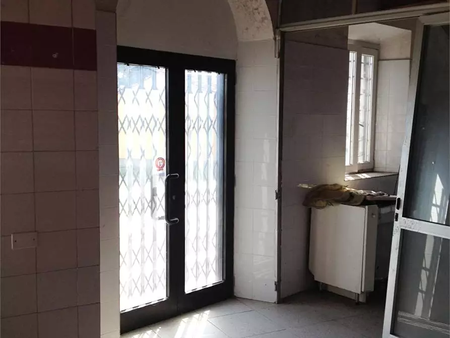 Immagine 2 di Negozio in affitto  in via della chiusa a Capannori