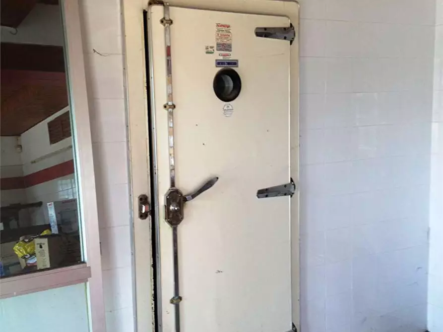 Immagine 3 di Negozio in affitto  in via della chiusa a Capannori