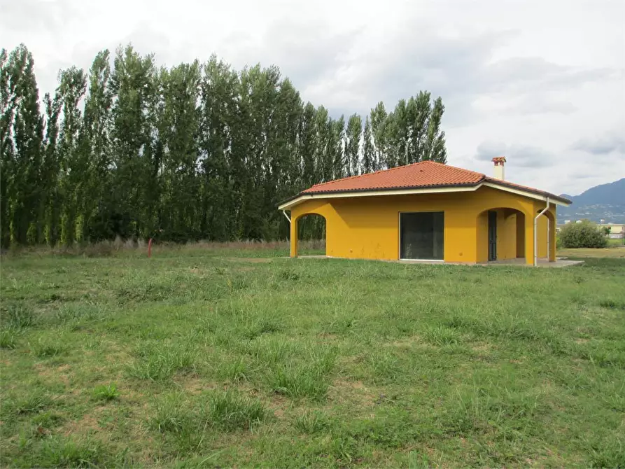 Immagine 1 di Villa in vendita  in Capannori - Lunata a Capannori