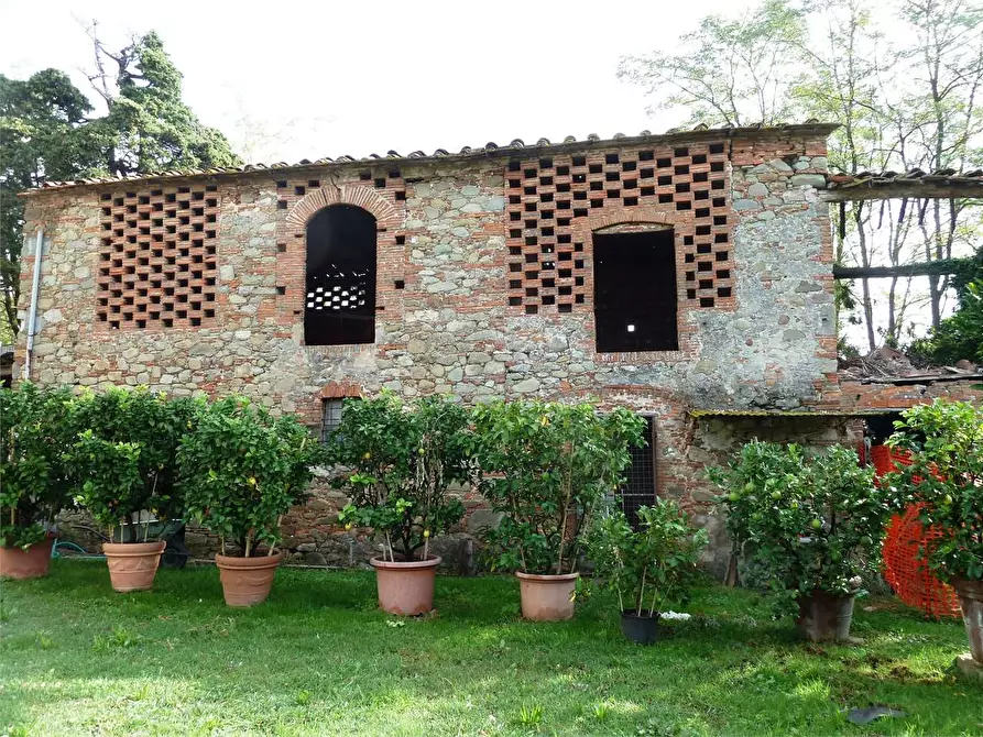 Immagine 5 di Rustico / casale in vendita  in Tofori a Capannori