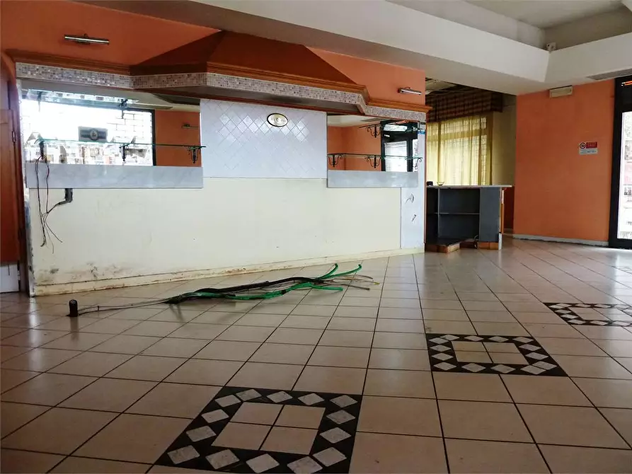Immagine 4 di Negozio in vendita  in lappato a Capannori