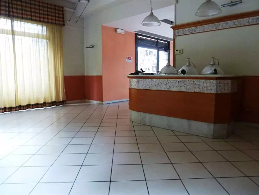 Immagine 8 di Negozio in vendita  in lappato a Capannori