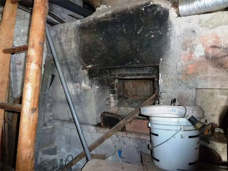 Immagine 19 di Porzione di casa in vendita  in lucca  a Lucca