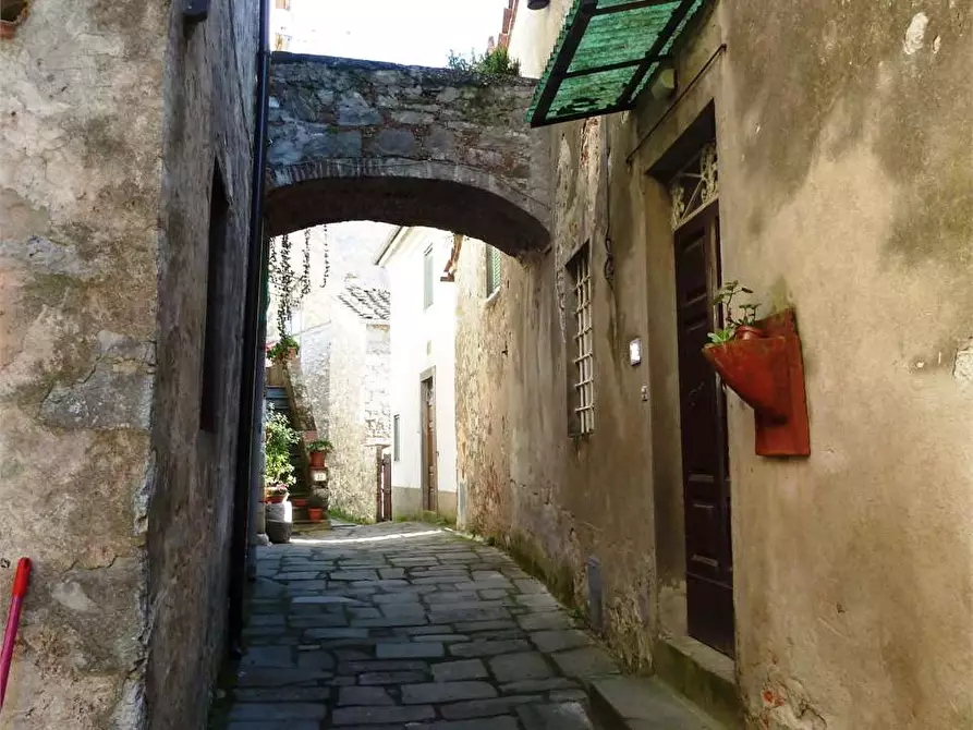 Immagine 27 di Porzione di casa in vendita  in lucca  a Lucca